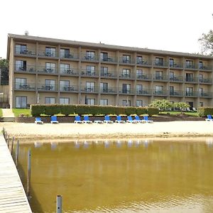 Beachfront Hotel Houghton Lake